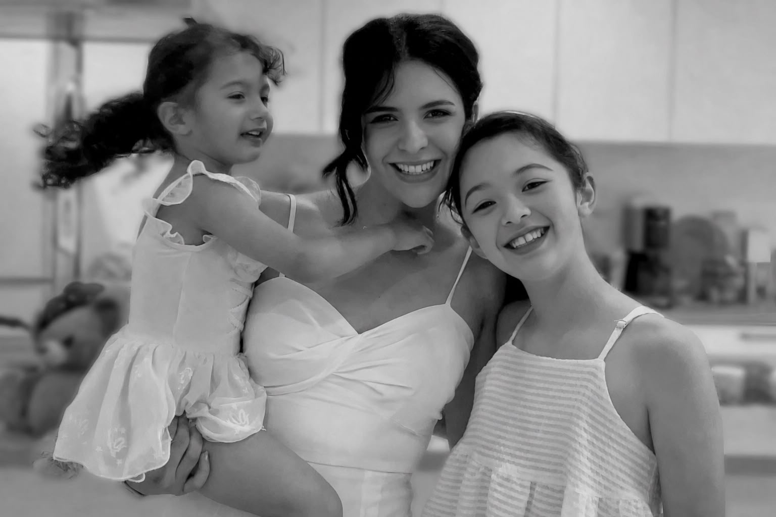 Arismar Guevara junto a sus dos hijas