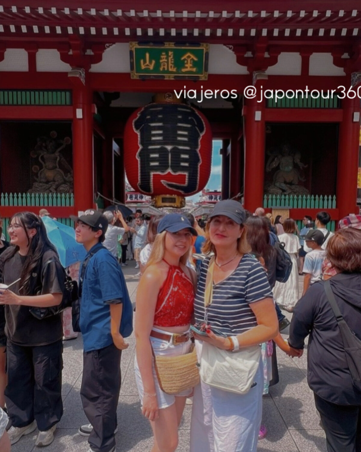Grupo de viajeros en Japón